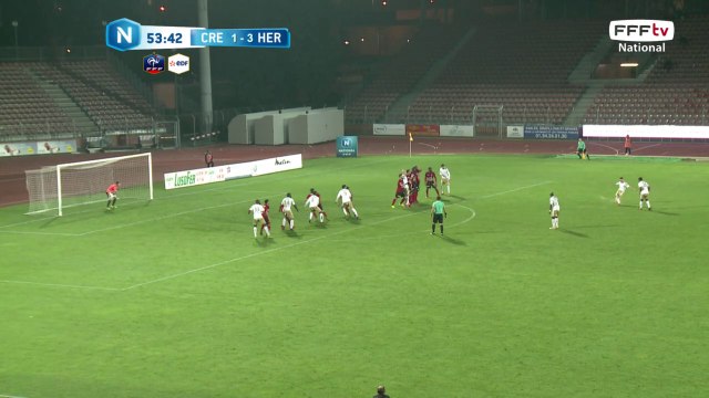 Coup franc frappé par Mimoun mais bien détourné par Pichot