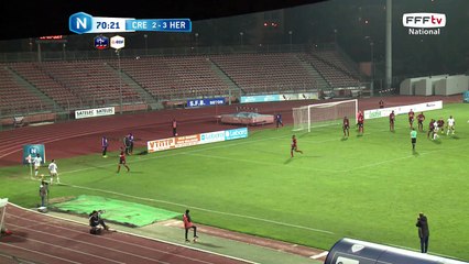 Corner joué à deux qui se conclue par un centre capté par Pichot