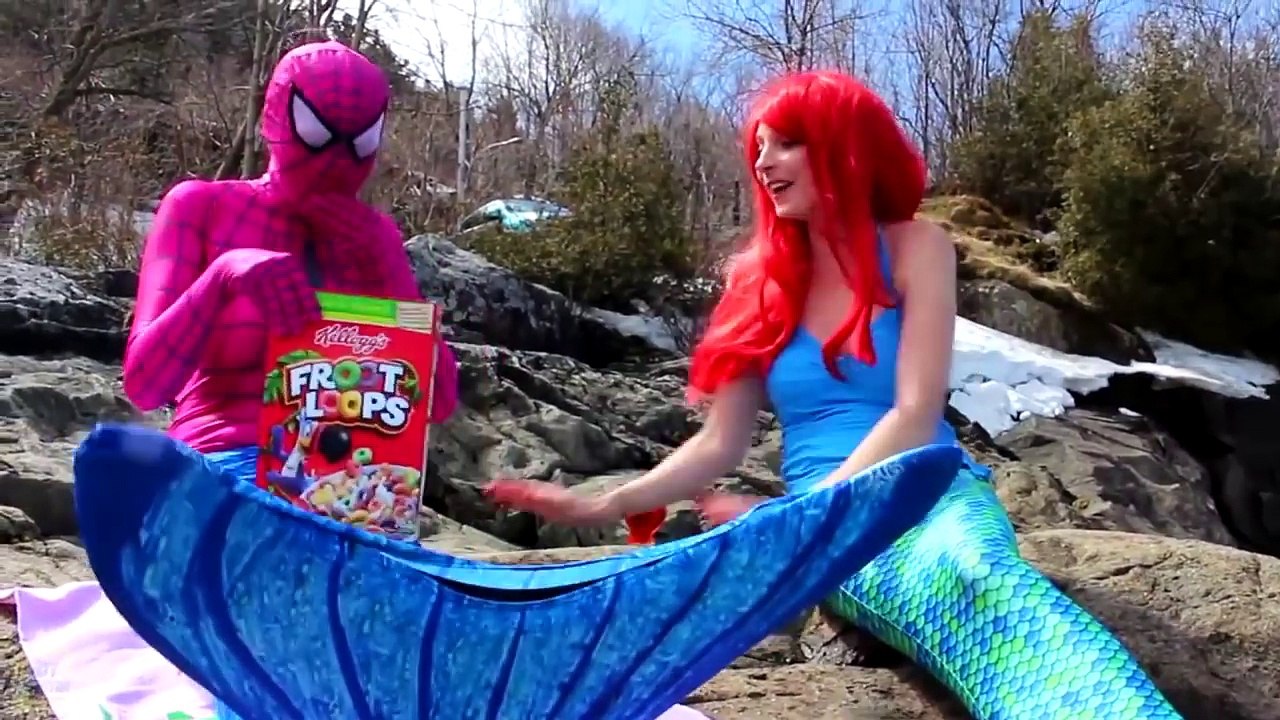Spiderman & Frozen Elsa WISH YOU A MERRY CHRISTMAS!! Batman Joker Superhero Fun in Real Li