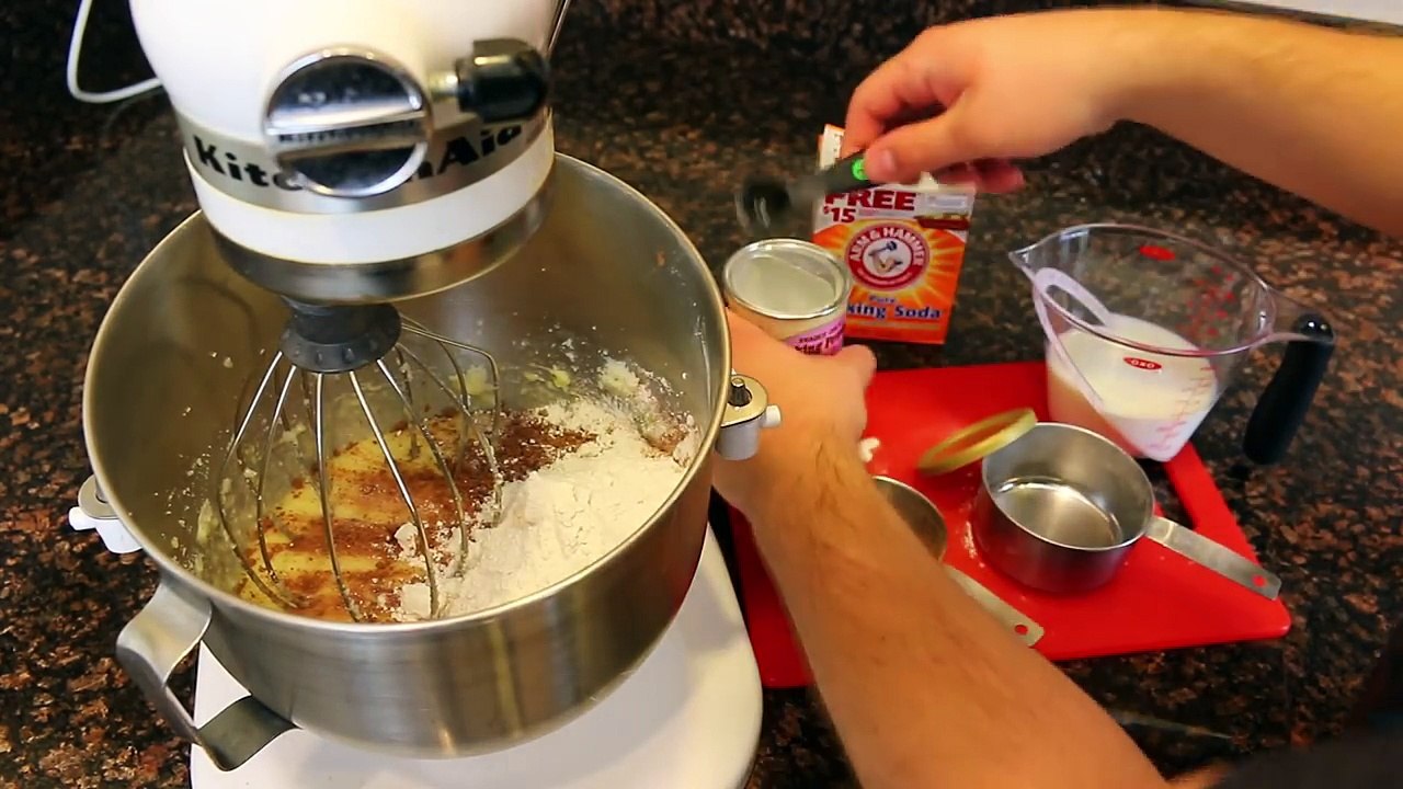 Mini Brownie and Cupcake Maker + Oreo Mint Ice Cream with The Chocolate Nesquik Cup Cake M