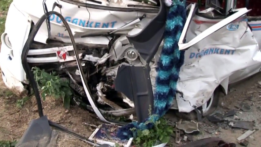 Minibüs Kazası: 1 Ölü, 18 Yaralı