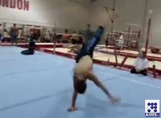 پانی میں گر گیا تو بچارہ ڈوب جائیگا