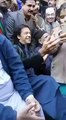 Watch How Imran Khan Helping His Young Fans Take Selfies With Him