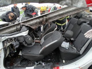 Bariyerlere Ok Gibi Saplandı!