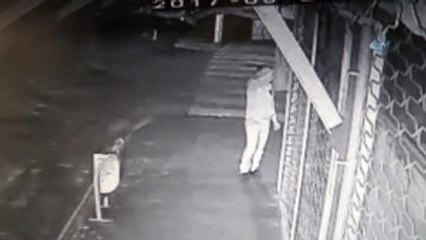 Gazipaşa'da Esnafı Tedirgin Eden Meczup Kamerada