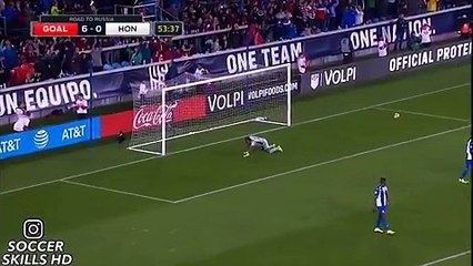 Clint Dempsey with a great free kick to cap off his hat trick !