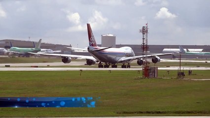 Un Boeing 747 fait au revoir en se balançant au décollage !