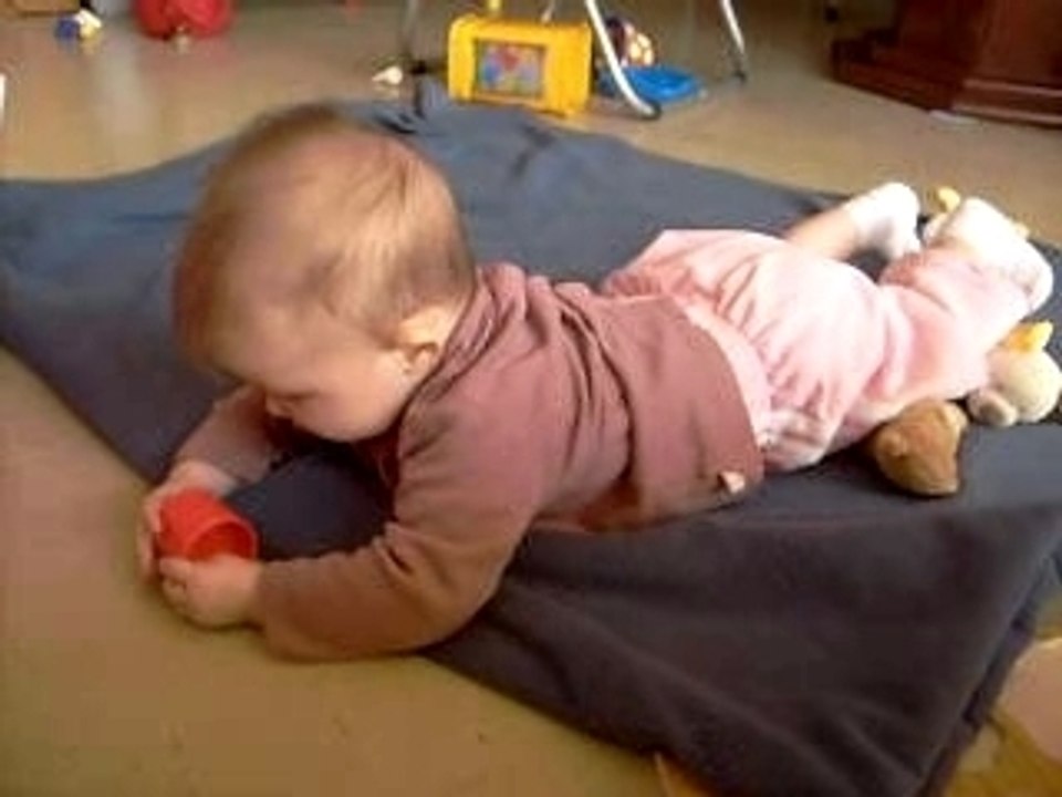 Je joue avec les jouets de Loulou