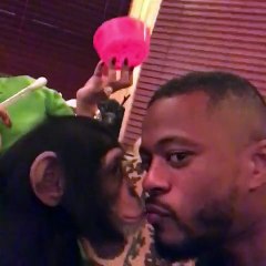 OM : Quand Patrice Evra embrasse un singe