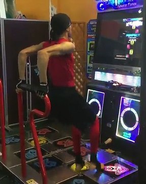 Ce Japonais est le roi du jeu Dance Dance Revolution