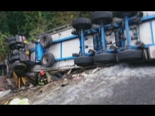 Savona - Tir travolge cantiere su A10, morti due operai (27.03.17)
