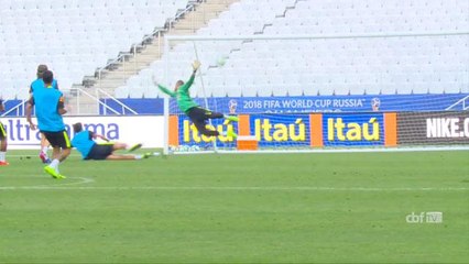 Paulinho é destaque também em treino da Seleção e faz belo gol na Arena Corinthians