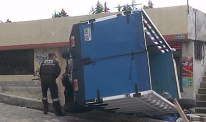 Un camión se estrelló contra una casa