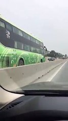 Xe khách chạy ngược chiều