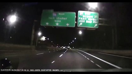 Un chauffard ivre rate le virage et percute un séparateur de voie