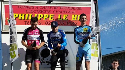 Boucles Guégonnaises : les coureurs ont sablé le champagne