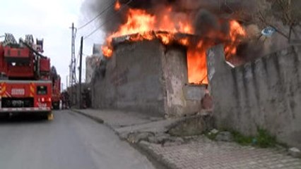 Şişli'de Bir Gecekondu Alev Alev Yandı