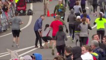 Runner gets a helping hand at Philadelphia half marathon