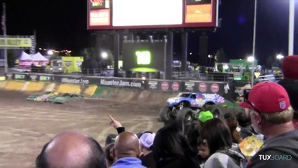 Il réalise le premier front flip de l'histoire avec un Monster Truck et enflamme le public