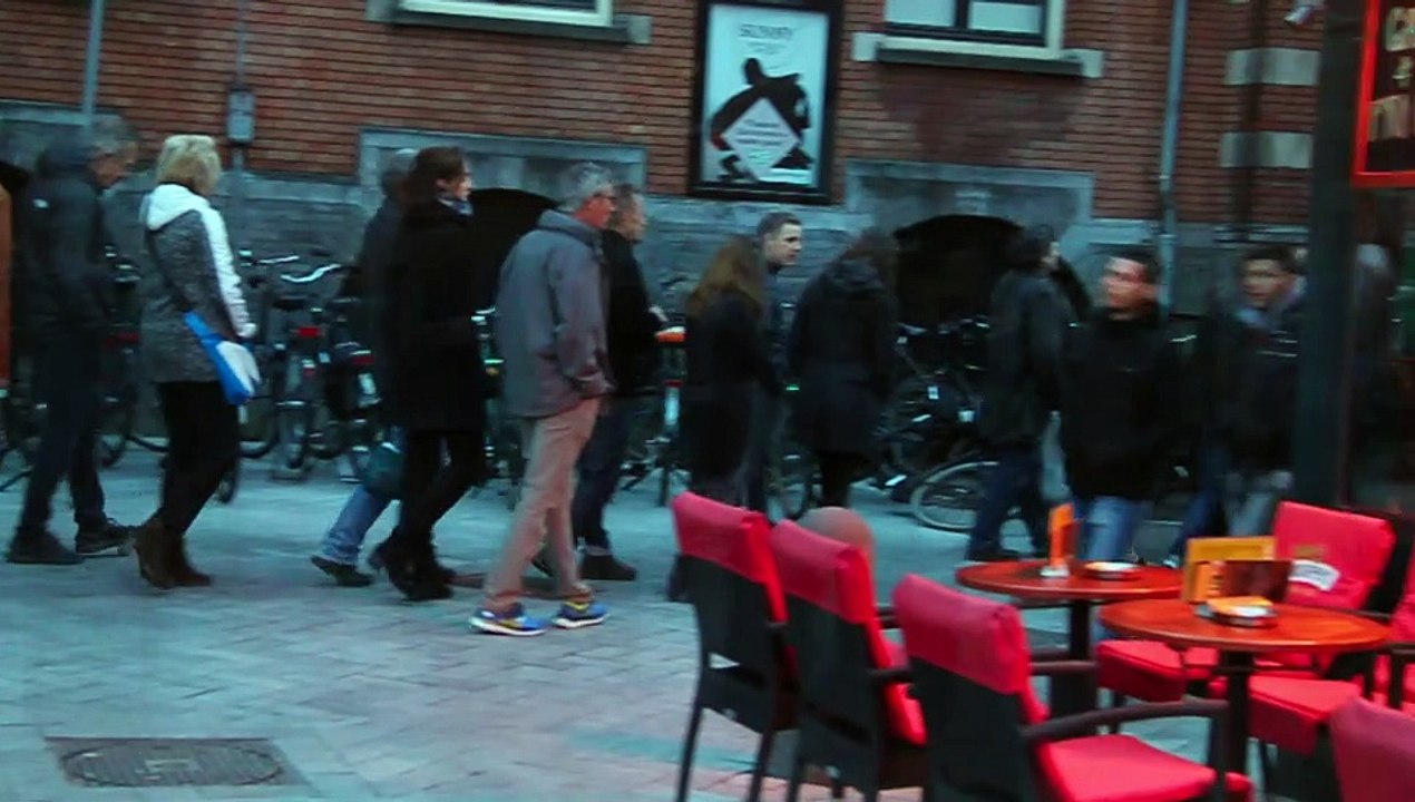 La longue file des hollandais pour accéder au concert de Youssou Ndour à Amsterdam