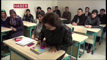 Torun aşkı 70 yaşındaki Naciye Teyzeye İngilizce