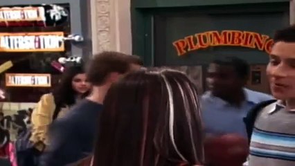 Wizards Of Waverly Place 1x02 First Kiss
