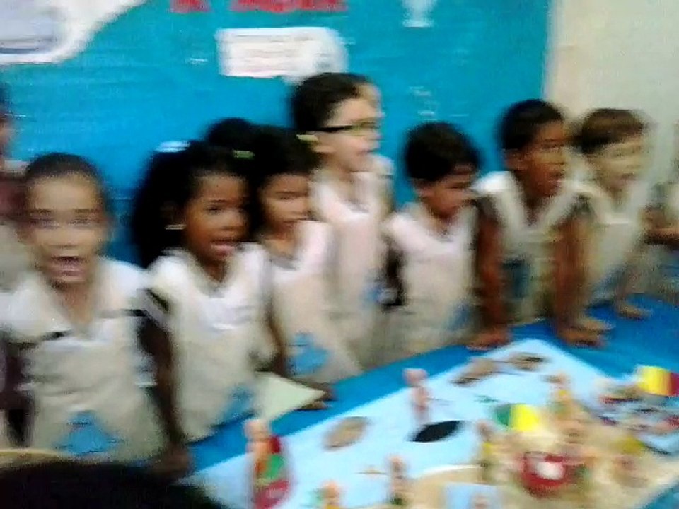 Yasmin na escola