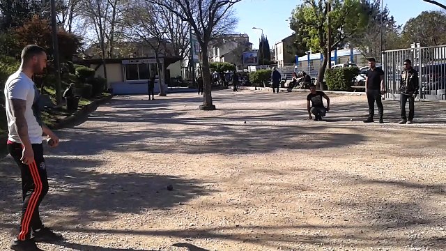 2eme quart de final HUGO, YOANN, contre (dsl les gars j'ai pas vos prénom bien joué) vainqueurs hugo, yoann