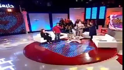 شيخت عبدالرزاق الشابي بي البوس ههههههه ياخي لعبت عليه الدوخة و طاح  هبليه هبليه