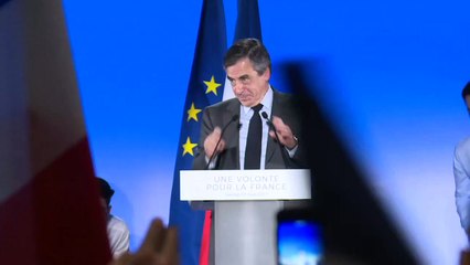 Fillon fustige à Nantes un exécutif "accroché à ses privilèges"