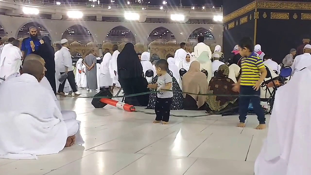 Baby. Helping police in Haram Sharif khana kaba,❤❤ makkah
