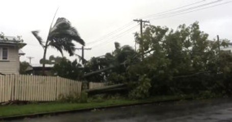 Avustralya'da Kasırga 35 Bin Evi Elektriksiz Bıraktı