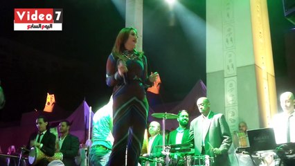 بوسى تغنى "شطة نار" لايف