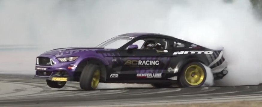 VÍDEO: Drift y Rock´n Roll con un Ford Mustang