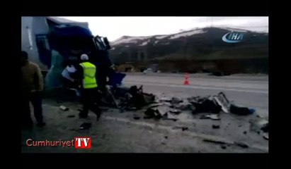 Kamyon yolcu otobüsüne arkadan çarptı: 9 yaralı
