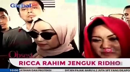 Ricca Rahim Jenguk Ridho Rhoma