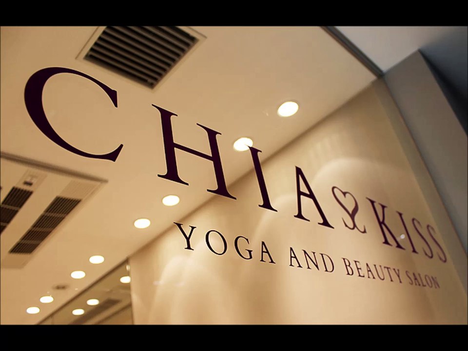 チアキス 長戸千晶「CHIA KISS GALLRY①YOGA/岩盤YOGA」