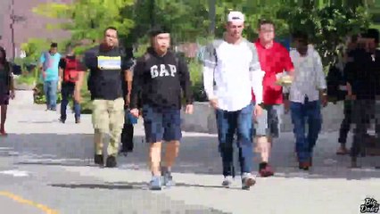 Insanların Yanlarında Yürümek - Sosyal Deney Içerir