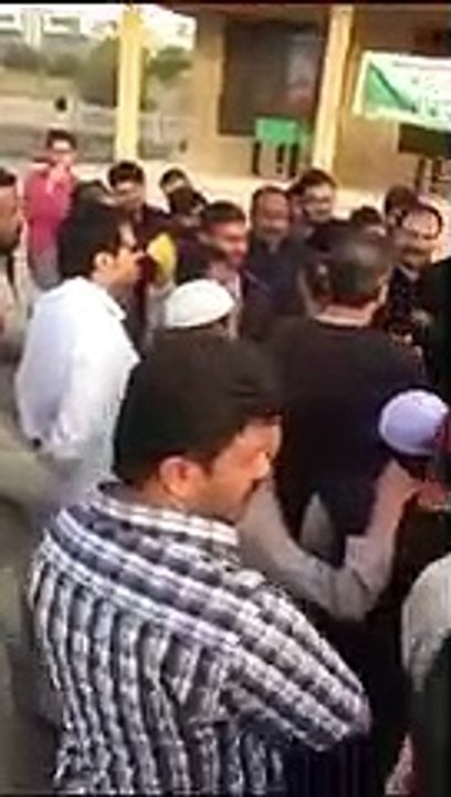 Asad Umar Leaves The Voter Speechless when he appeared in public