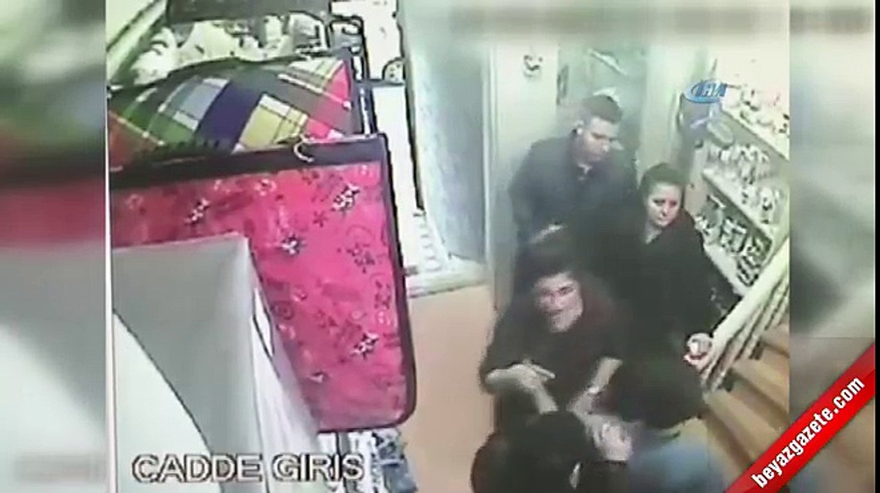 Eski Milli Futbolcu Emre Aşık'ın eşi Yağmur Aşık'tan veterinere baykuş dayağı kamerada