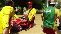 Resgate em ruas inundadas do Peru