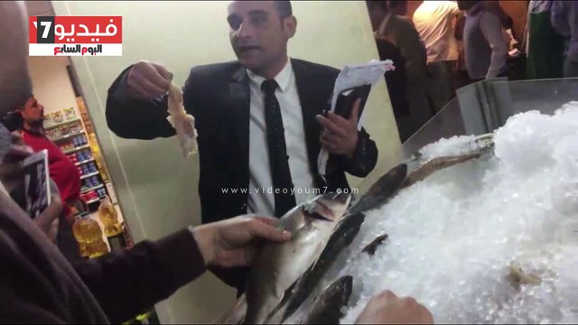 بالفيديو..الرقابة الإدارية تضبط لحوم منتهية الصلاحية وأسماك فاسدة داخل سوبر ماركت خير زمان بطنطا