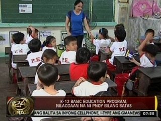 24 Oras: K-12 Basic Education Program, nilagdaan na ni PNoy bilang batas