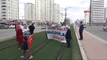 Gaziantep - Şirket Iflas Edince Evleri Satılan Vatandaşlar Tramvay Yolunu Kapattı