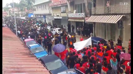 Video herunterladen: Grandes marches de contestation en Guyane