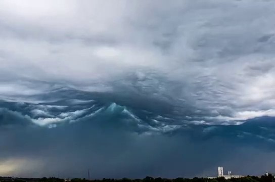 Des formes de nuages encore jamais vue dans le monde...