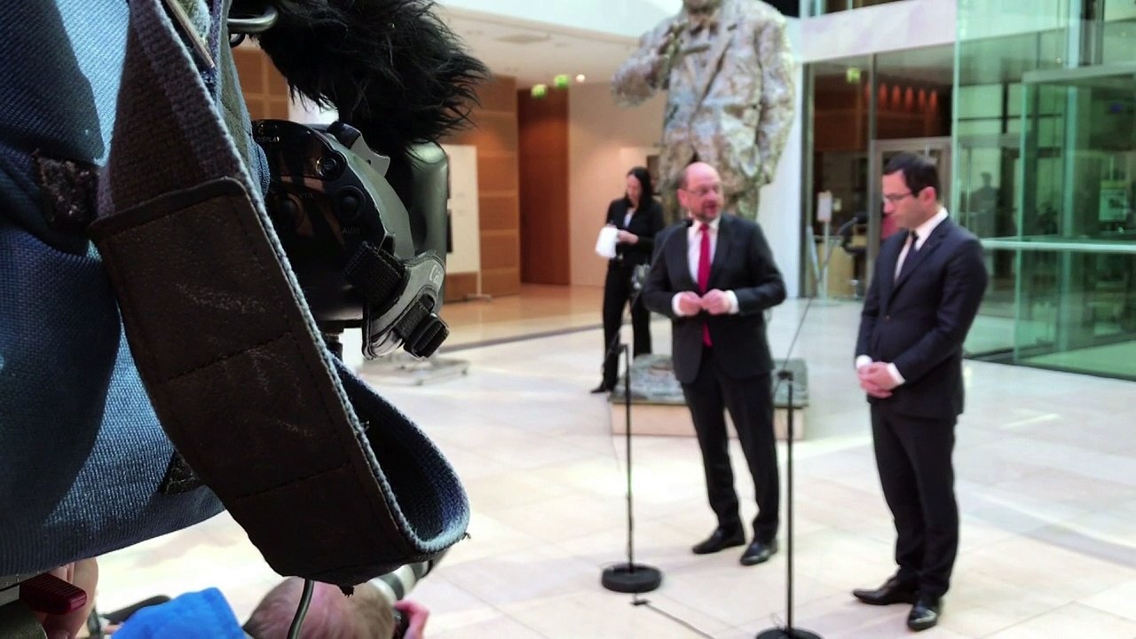 Schulz als Wahlkampfhelfer für Frankreichs Sozialisten