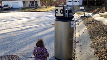 « I love you, robot » : Cette petite fille confond un chauffe-eau avec un robot