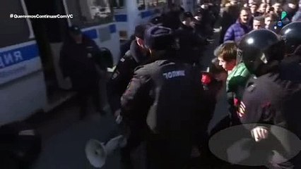 Protesto na Rússia termina com quase 700 pessoas presas