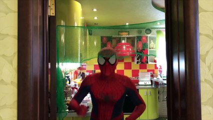 SpiderMan & Thief stole the MOTORCYCLE of Hulk! Batman started the fight and saved Hulk in Real Life